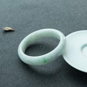 58mm糯种浅绿翡翠平安镯