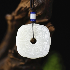 山料和田羊脂白玉守护吊坠