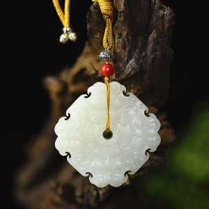 山料和田羊脂白玉守护吊坠