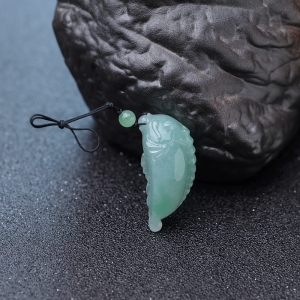 糯种浅绿翡翠年年有余吊坠
