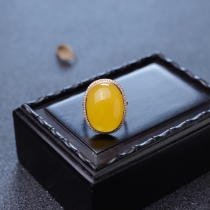 18K鸡油黄蜜蜡戒指