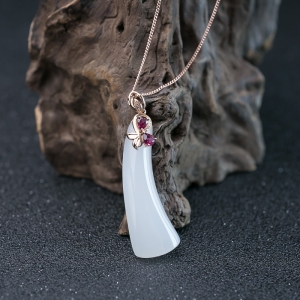 特：18K山流水料和田白玉随形吊坠