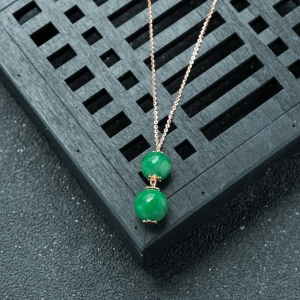 18K糯种翠绿翡翠吊坠