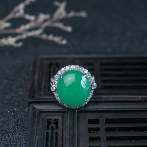 18K糯种苹果绿翡翠戒指