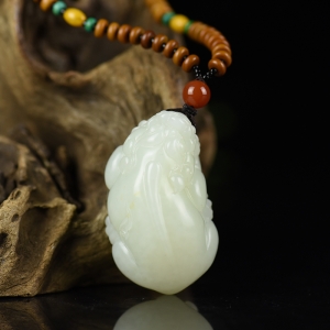 籽料和田白玉貔貅吊坠