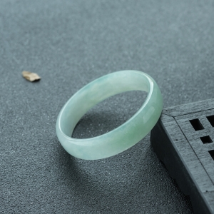 51.5mm糯冰种浅绿翡翠平安镯