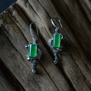 18K冰种翠色翡翠耳坠