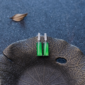 18K冰种翠色翡翠耳坠