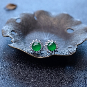 18K冰种翠色翡翠耳钉