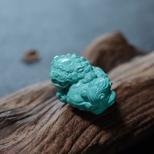 中高瓷蓝绿绿松石狮子吊坠