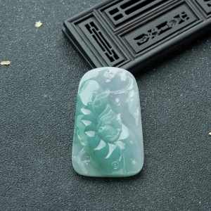 糯种春带彩翡翠年年有余吊坠