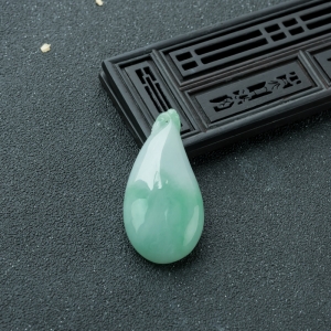 糯种飘翠翡翠福瓜吊坠