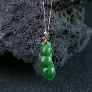 特：18K山料和田碧玉福豆吊坠