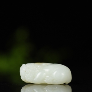 籽料和田白玉貔貅吊坠