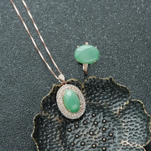 银镶糯种浅绿翡翠套装