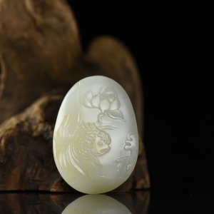 籽料和田白玉年年有余吊坠