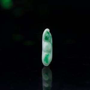 糯种飘翠翡翠福豆吊坠