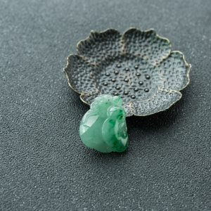 糯种飘翠翡翠如意吊坠
