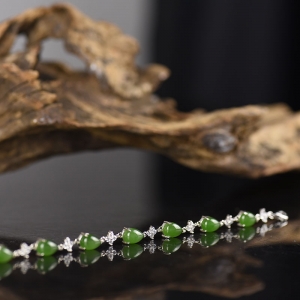 银镶锆石山料和田碧玉手链