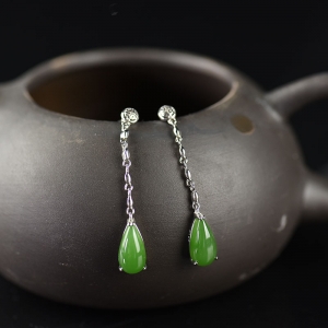 银镶山料和田碧玉耳坠