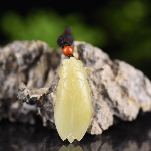 籽料和田白玉一鸣惊人吊坠