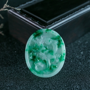 糯种飘翠翡翠龙牌吊坠