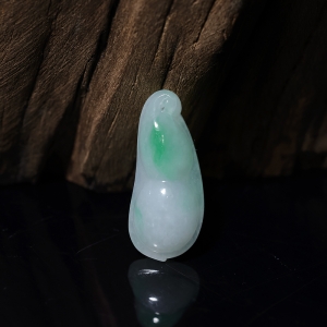 糯种飘翠翡翠福豆吊坠