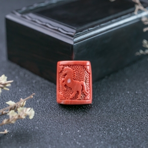 MOMO珊瑚马牌吊坠