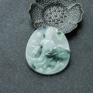 糯种飘花翡翠观音吊坠