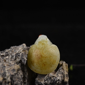 籽料和田白玉龙龟吊坠