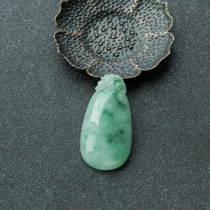 糯种飘翠翡翠福瓜吊坠