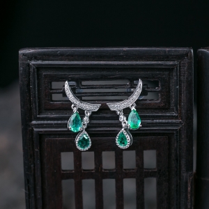 18K鲜绿祖母绿耳坠