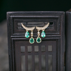 18K鲜绿祖母绿耳钉