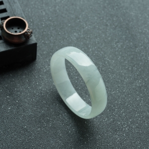 52.5mm糯冰种浅绿翡翠平安镯