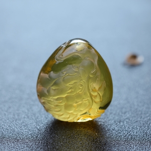 墨西哥蓝珀龙吊坠