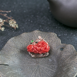 18K沙丁珊瑚花吊坠