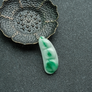 糯种飘翠翡翠福豆吊坠