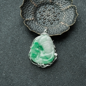 18K糯种飘翠翡翠观音吊坠