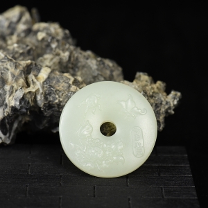 籽料和田白玉蝶恋花平安扣吊坠