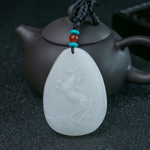 山料和田白玉马牌吊坠