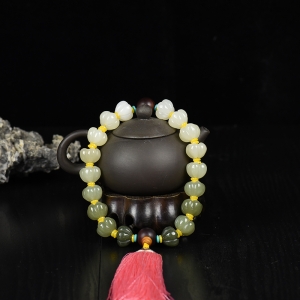 山料和田玉渐变莲花手持