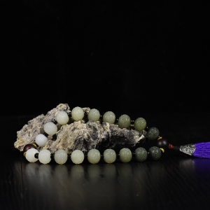 16.0mm山料和田玉渐变回纹珠手持