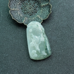 糯冰种飘花翡翠年年有余吊坠
