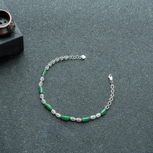 18K糯冰种阳绿翡翠手链