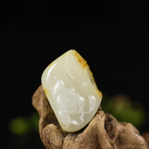 籽料和田白玉蝶恋花吊坠