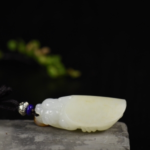 籽料和田白玉龙龟吊坠