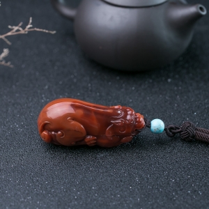 南红貔貅手把件