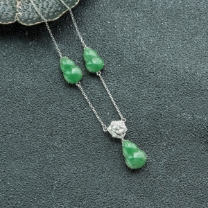 18K糯种翠绿翡翠福禄吊坠