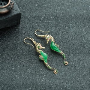 18K糯冰种飘翠翡翠海马耳坠