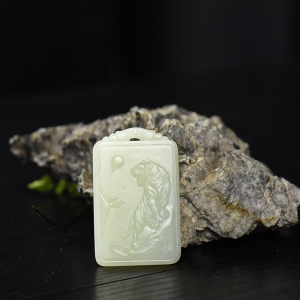 山料和田白玉猛虎吊坠